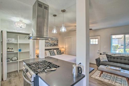 Modern Couples Studio Less Than 2 Miles to Downtown! - image 7