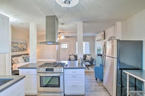 Modern Couples Studio Less Than 2 Miles to Downtown! - image 8