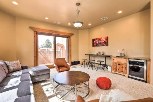 Spacious and Modern Sedona Abode with Fire Pit! - image 3