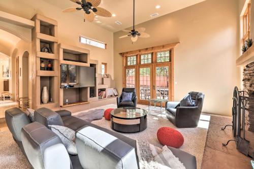 Spacious and Modern Sedona Abode with Fire Pit! - image 3