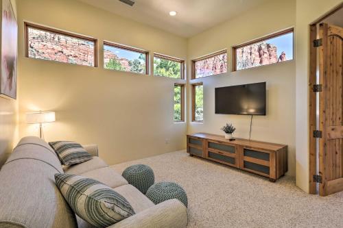 Spacious and Modern Sedona Abode with Fire Pit! - image 14