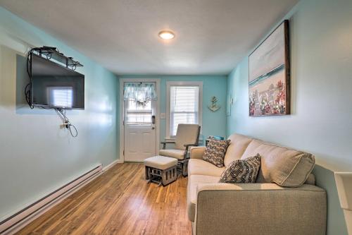 Seaside Escape with Porch and Direct Beach Access - Apartment - Salisbury