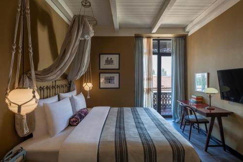 テラヴィ Communal Hotel Telavi 4つ星 ホテル スイート