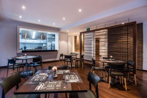 مطعم, فندق إيه زي (AZ Hotel) in ويست المنطقة الصنياعية