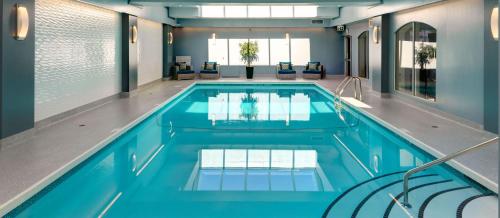 Piscină, Chateau Victoria Hotel & Suites in Victoria centru oraş
