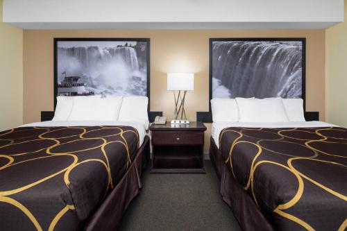 Super 8 by Wyndham Niagara Falls by the Falls