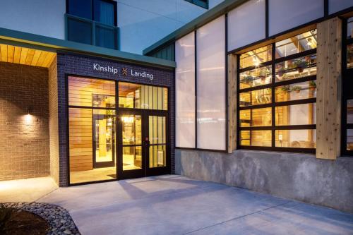 Kinship Landing - 출입구
