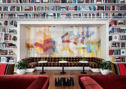 293045365 Graduate by Hilton New York