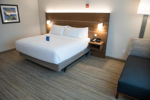 Holiday Inn Express & Suites - Merrillville, an IHG Hotel