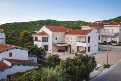 Apartment in Vodice with terrace, air conditioning, WiFi, washing machine (4932-3)