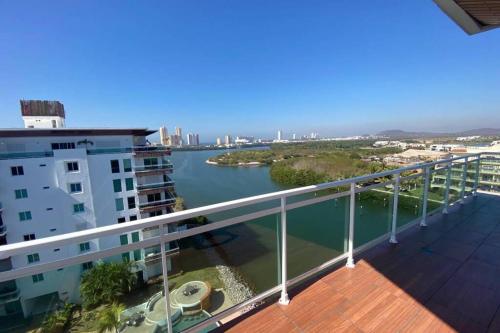 8013 2/4 Penthouse vista marina!