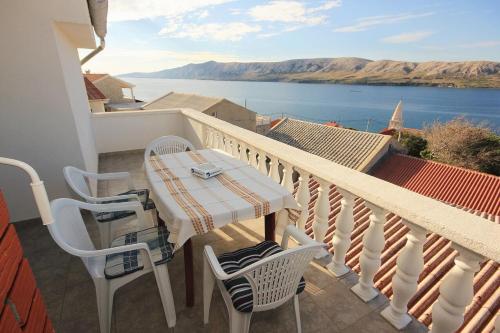 ระเบียง/ชานเรือน, Apartments with swimming pool Zubovici, Pag - 9365 in ซูโบวิซี