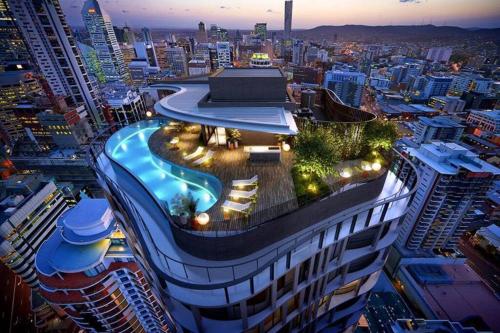 Lvl 23 Spire Infinity Pool Netflix Wifi Carpark by Stylish Stays