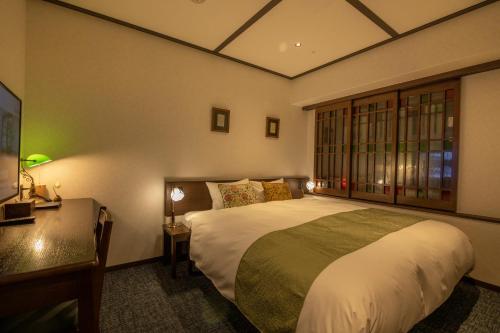 room detail thumbnail 1