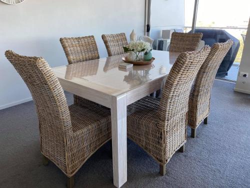 Sunrise, Seaviews and BBQs-Papamoa Beach Apartment, Papamoa (fotografie 7)