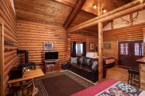 Lochsa Lodge Resort - Tap to explore photos