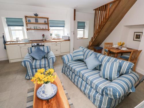 Garden Cottage - image 12