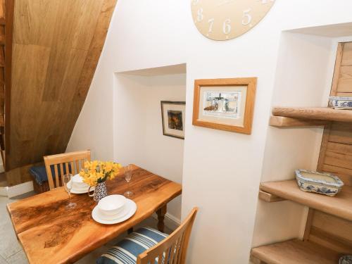 Garden Cottage - image 10