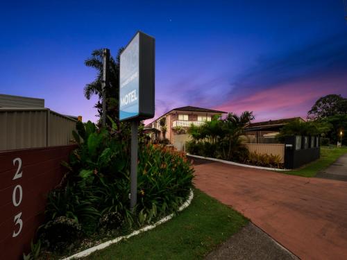 Entrance, Kennedy Drive Airport Motel in Tweed Heads