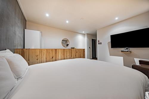 Urban Life Hotel U Square Branch