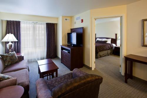 Staybridge Suites Lansing-Okemos Photo 23