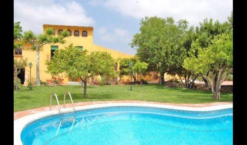 Villa in Maspujols Sleeps 16 with Pool gîte à louer Riudoms