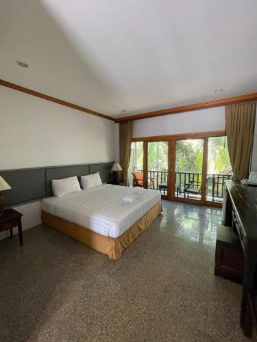 Standard Double Room image 3