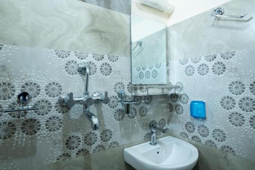 Deluxe Double Room (2 Adults + 1 Child)
