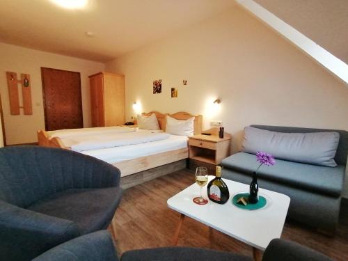 Gasthof Hotel Weinbau Zum Goldenen Ochsen - image 3