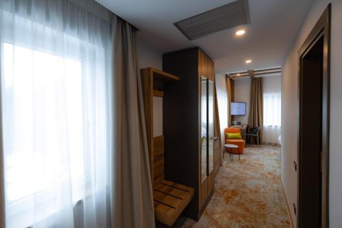 King Room with Mountain View