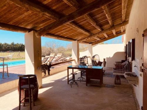Chambre d'Hôte face à la piscine en Camargue - Mas Lou Caloun - Les Saintes Maries de la Mer - image 11