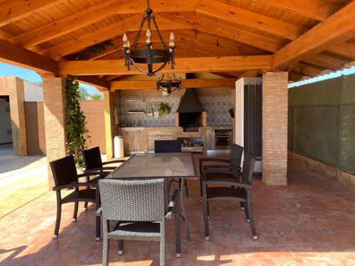 บริการและสิ่งอำนวยความสะดวก, Casa de invitados con piscina privada y WIFI in มอนเตียกูโด
