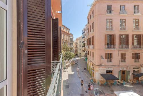 Beautiful flat with balcony and wifi in Málaga Center