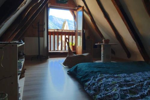 Maison rénovée dans village de montagne ariégeois gîte à louer Sentein