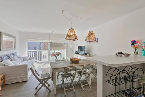 Ruim app met 3 slpks en 2 badkamers vlakbij de zee