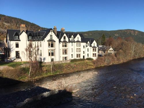 B&B Ballater - Lovely 2 bedroom apt in Ballater on the River Dee - Bed and Breakfast Ballater