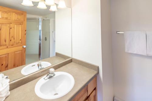 Two-Bedroom Apartment (Unit 31) image 6