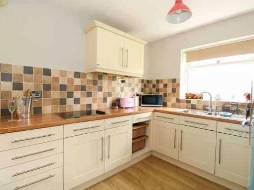 Hall Farm Cottage - image 6