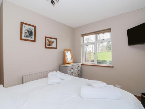 Hall Farm Cottage - image 12