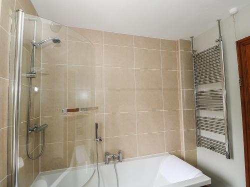 Hall Farm Cottage - image 10