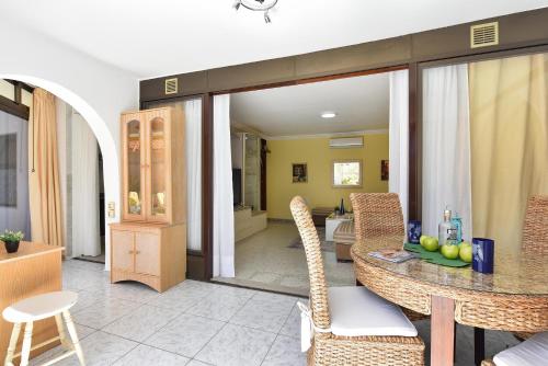 One-Bedroom House image 8
