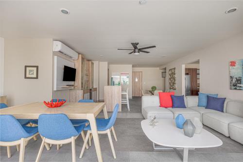 Large and modern apartment with private terrace, Cancún