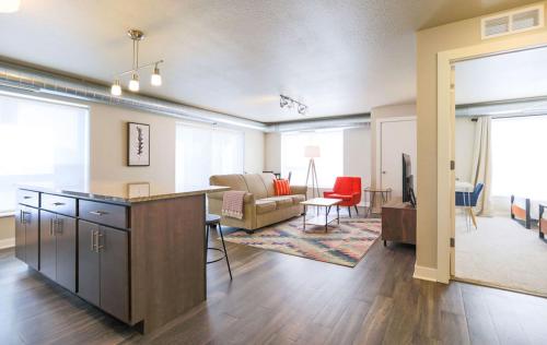 Kasa Minneapolis Uptown - image 3