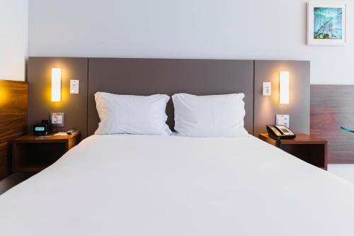 Superior Queen Room image 6