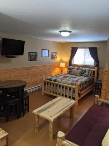 9 Bar W Cabins – West Yellowstone, MT
