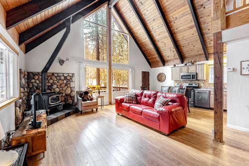 Charming Tahoe Chalet in ทาโฮ วัลเลย์