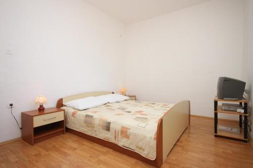 Apartments and rooms with parking space Starigrad Paklenica - 6606 - image 3