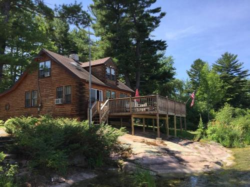 1000 Islands Cabin in Chippewa Bay cabin