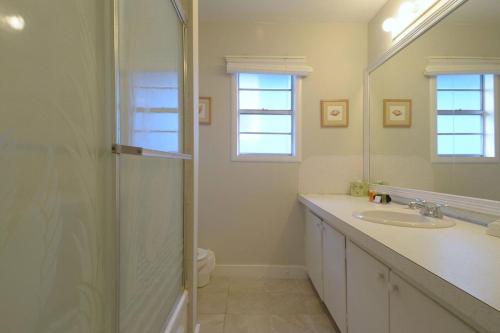 Bermuda Beachfront by Ryson Vacation Rentals - image 2