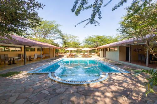 בריכת שחיה, PrideInn Mara Camp & Cottages in Narok